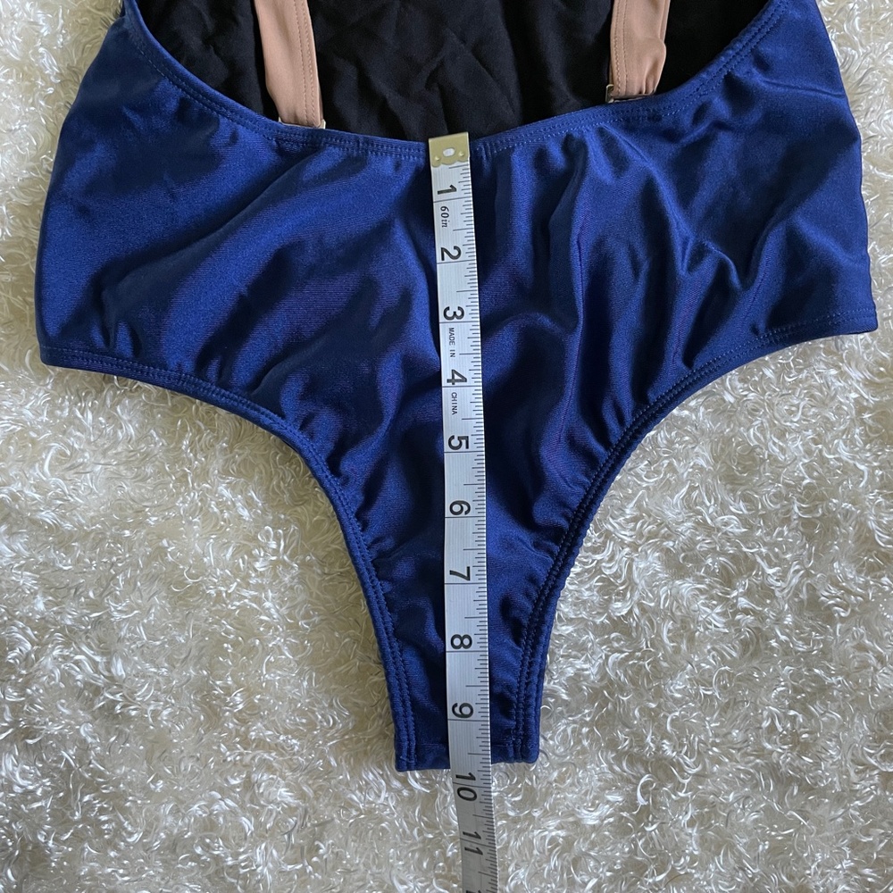Bikini - Picture 7 of 7